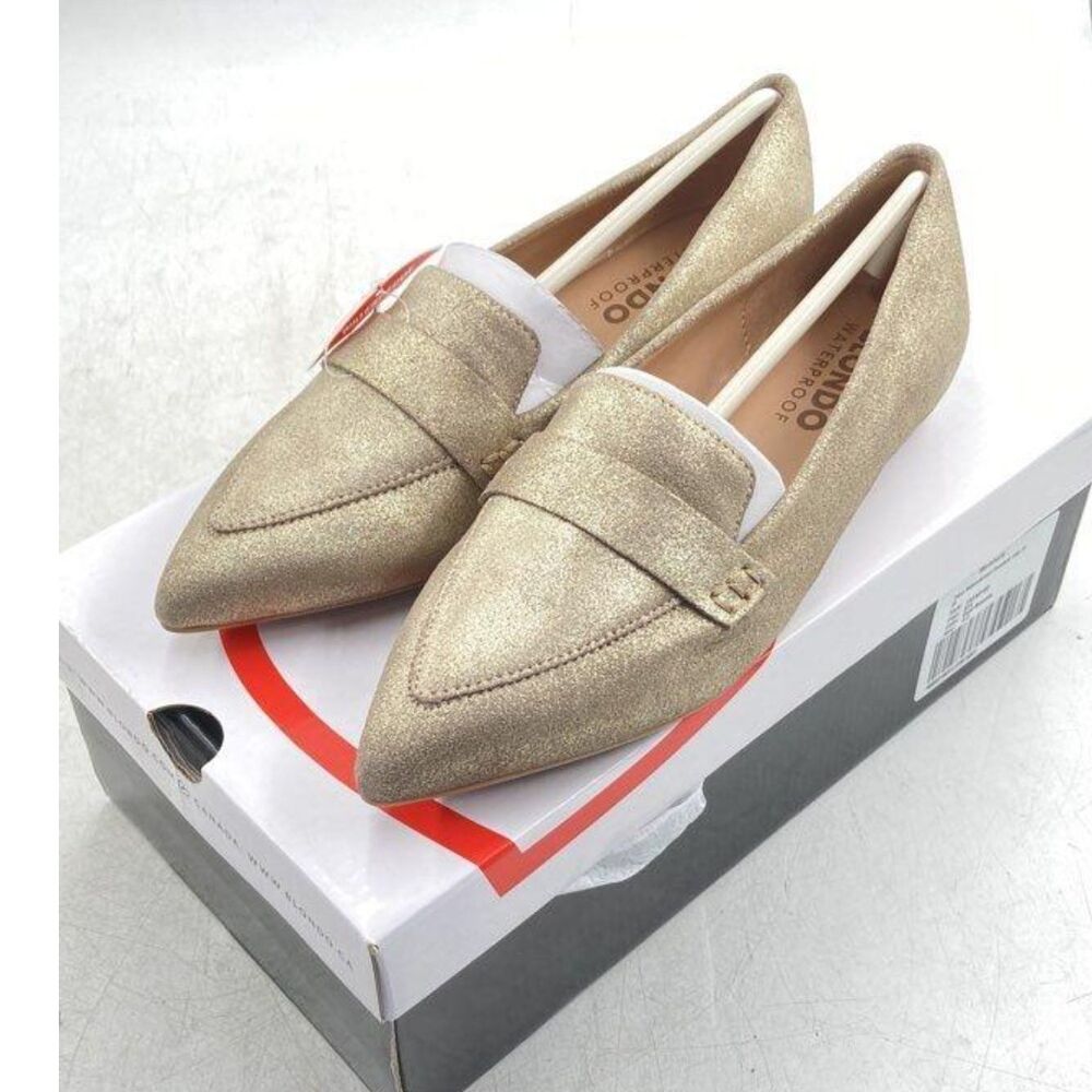 Blondo Tara Waterproof Pointed Toe Flat Gold Metallic Size 5.5 New in Box